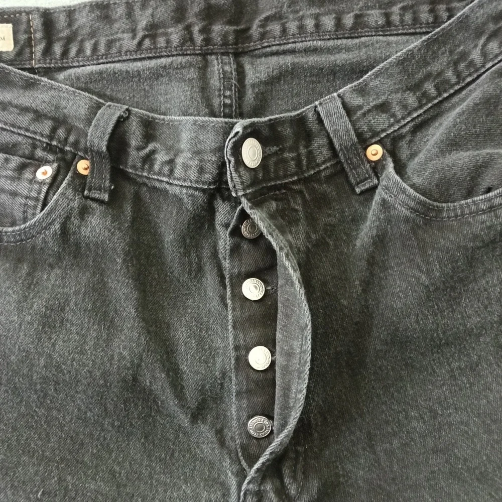 Levis Premium 501 Original Fit Jeans Mens 36x34 Black Straight Leg 00501-2456